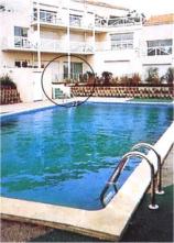 MOYmust_piscine.jpg