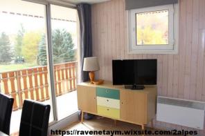 MOYro7fb9seatdt70o5a8ao.jpg